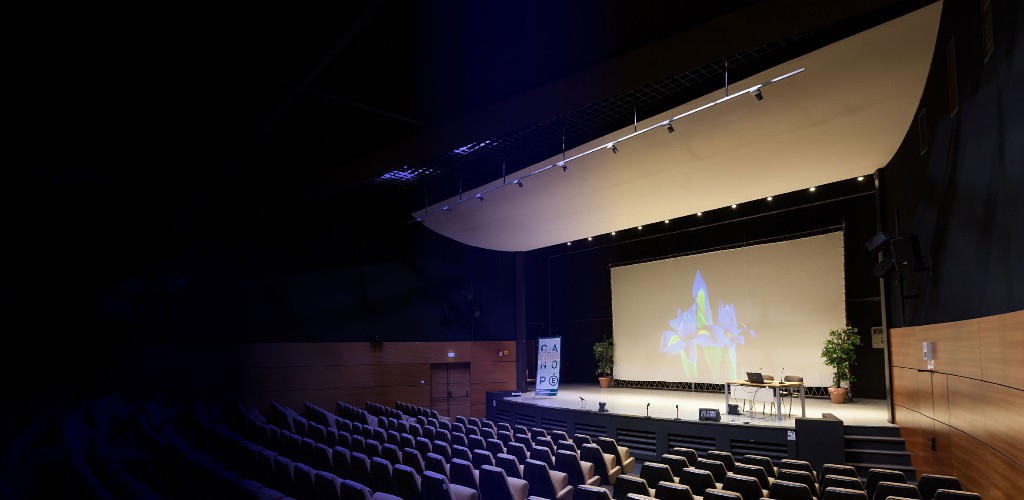 Toutes nos salles sont connectées et équipées ! Toutes nos salles sont connectées et équipées !